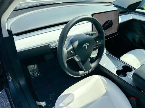 Used 2023 Tesla Model 3 Standard Range RWD image 9