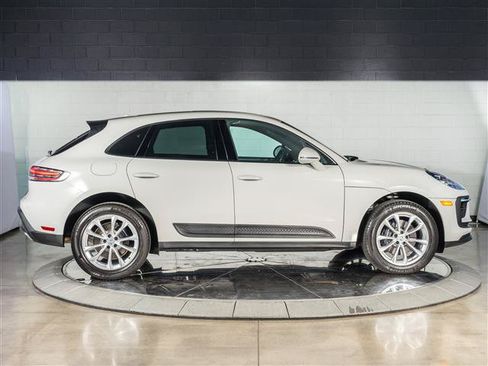 Certified 2026 Porsche Macan AWD/4WD image 8