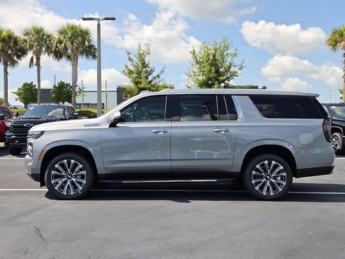 New 2026 Chevrolet Suburban High Country w/ Sun And Tow Package AWD/4WD image 3