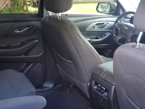 Used 2018 Chevrolet Traverse LT FWD image 12