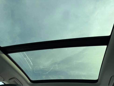 Used 2016 Volkswagen Touareg Executive image 28