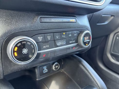 Used 2020 Ford Escape SE image 11