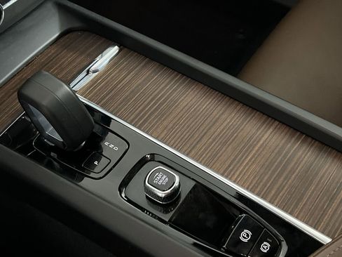 Certified 2023 Volvo XC60 B5 Plus w/ Protection Package Premier image 21