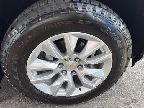Used 2022 Chevrolet Silverado 1500 Custom w/ Safety Confidence Package AWD/4WD image 12