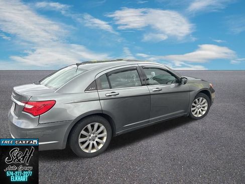Used 2013 Chrysler 200 Touring FWD image 8