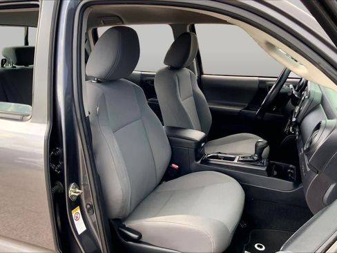 Used 2018 Toyota Tacoma SR w/ SR Convenience Package RWD image 9
