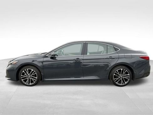 Used 2025 Toyota Camry XLE image 4