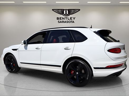 Used 2025 Bentley Bentayga AWD/4WD image 3