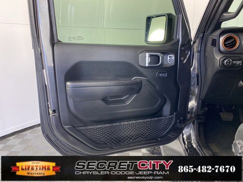Used 2021 Jeep Gladiator Mojave image 12