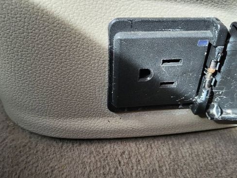 Used 2018 Cadillac Escalade Luxury image 31