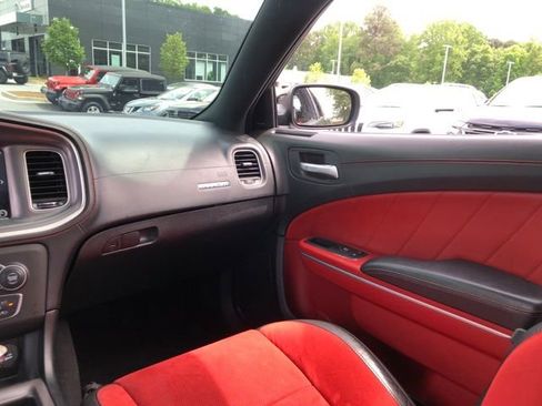 Used 2022 Dodge Charger Scat Pack w/ Dynamics Package RWD image 17
