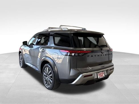 Used 2022 Nissan Pathfinder SL w/ SL Premium Package image 3