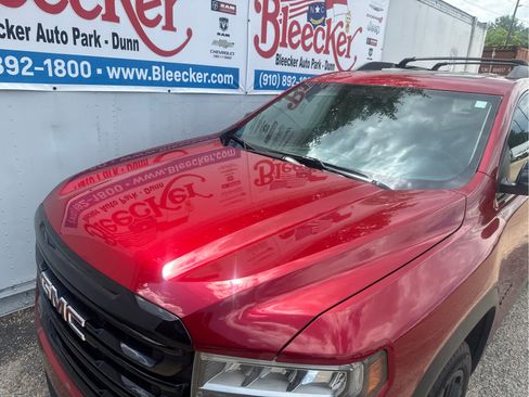 Used 2023 GMC Acadia SLE w/ Driver Convenience Package FWD image 11