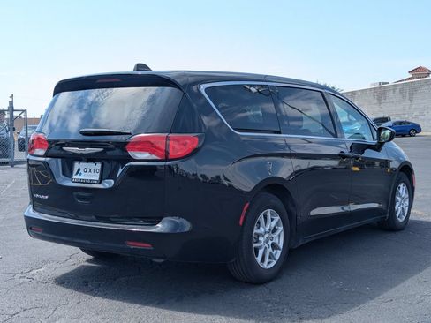 Used 2024 Chrysler Voyager LX FWD image 3