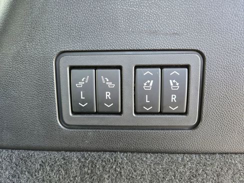 Used 2023 Cadillac XT6 Premium Luxury image 22