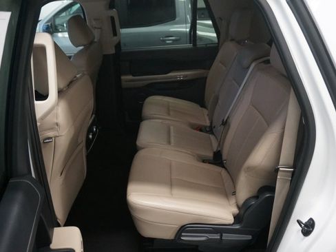 Used 2024 Ford Expedition Max XLT image 9