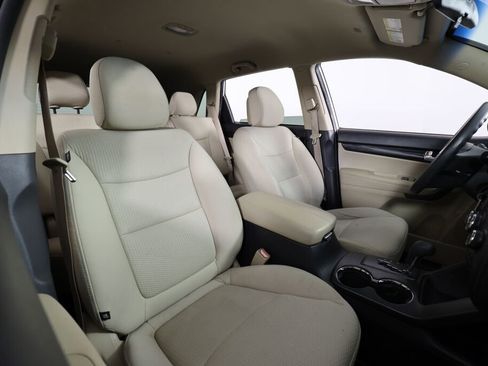 Used 2012 Kia Sorento LX image 24
