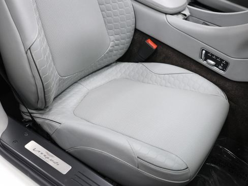Used 2014 Aston Martin Vanquish Volante RWD image 87