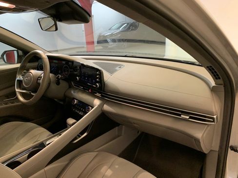 Used 2022 Hyundai Elantra SEL w/ Convenience + Premium Package image 46