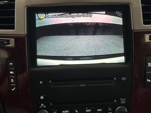 Used 2010 Cadillac Escalade ESV Premium AWD/4WD image 19