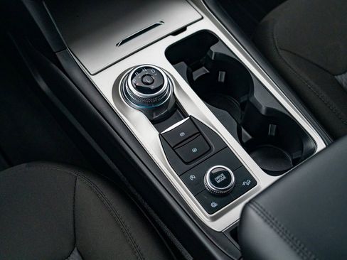 Used 2022 Ford Explorer XLT image 22