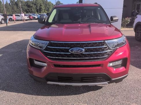 Used 2020 Ford Explorer XLT w/ Equipment Group 202A RWD image 12