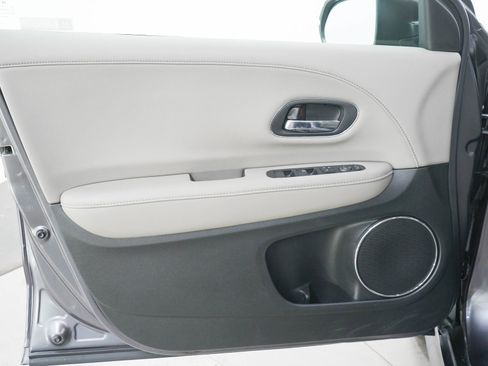 Used 2019 Honda HR-V Touring image 19