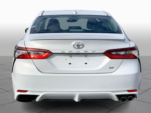 Used 2022 Toyota Camry SE image 4