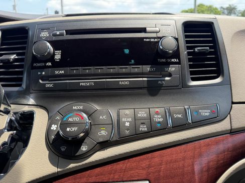 Used 2014 Toyota Sienna XLE AWD/4WD image 18