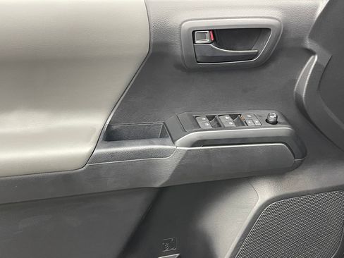 Used 2023 Toyota Tacoma SR AWD/4WD image 14