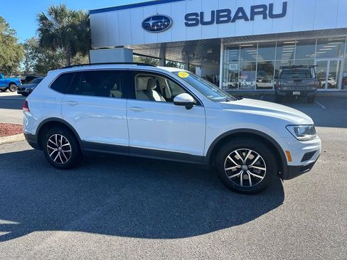 Used 2021 Volkswagen Tiguan SE w/ Panoramic Sunroof Package image 1