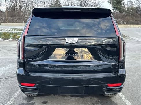 Used 2023 Cadillac Escalade Sport w/ LPO, ONYX Package image 4