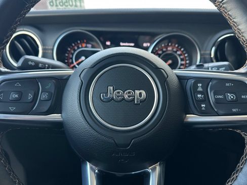 Used 2022 Jeep Wrangler Unlimited Sahara AWD/4WD image 23