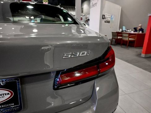 Used 2021 BMW 530i xDrive w/ Executive Package image 37