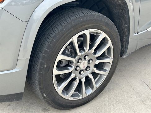 Used 2023 GMC Acadia Denali w/ Denali Ultimate Package image 9