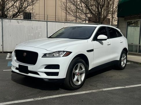 Used 2019 Jaguar F-PACE image 3