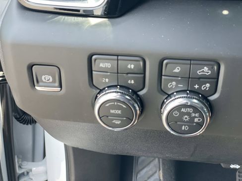 New 2026 GMC Sierra 3500 Denali w/ Technology Package AWD/4WD image 18