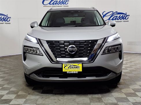 Used 2021 Nissan Rogue SV w/ Premium Package image 3