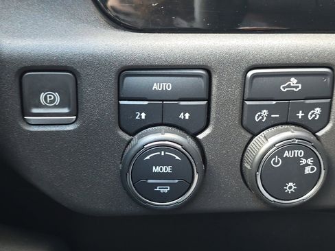 Used 2022 Chevrolet Silverado 1500 LT image 40