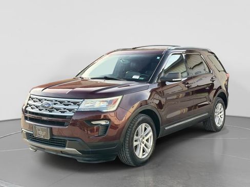 Used 2019 Ford Explorer XLT w/ Equipment Group 202A image 8
