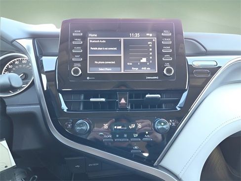 Used 2023 Toyota Camry LE image 29