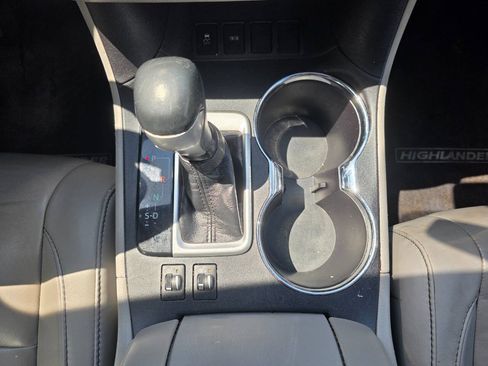 Used 2018 Toyota Highlander XLE FWD image 26