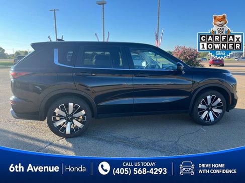 Used 2025 Mitsubishi Outlander SE AWD/4WD image 4