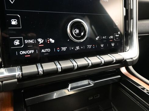 Used 2025 GMC Yukon Denali image 17