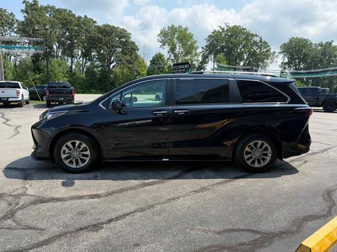 Used 2026 Toyota Sienna XLE FWD image 6