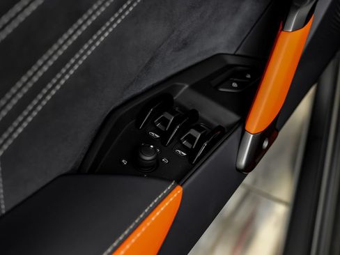 Used 2025 Lamborghini Revuelto AWD/4WD image 47