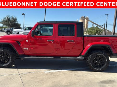 Used 2020 Jeep Gladiator Overland image 2