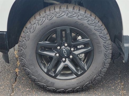 Used 2023 Chevrolet Silverado 1500 LT Trail Boss w/ Convenience Package II image 5