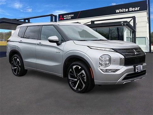 Used 2025 Mitsubishi Outlander SEL image 1