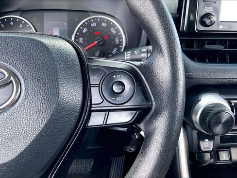 Used 2021 Toyota RAV4 LE image 25